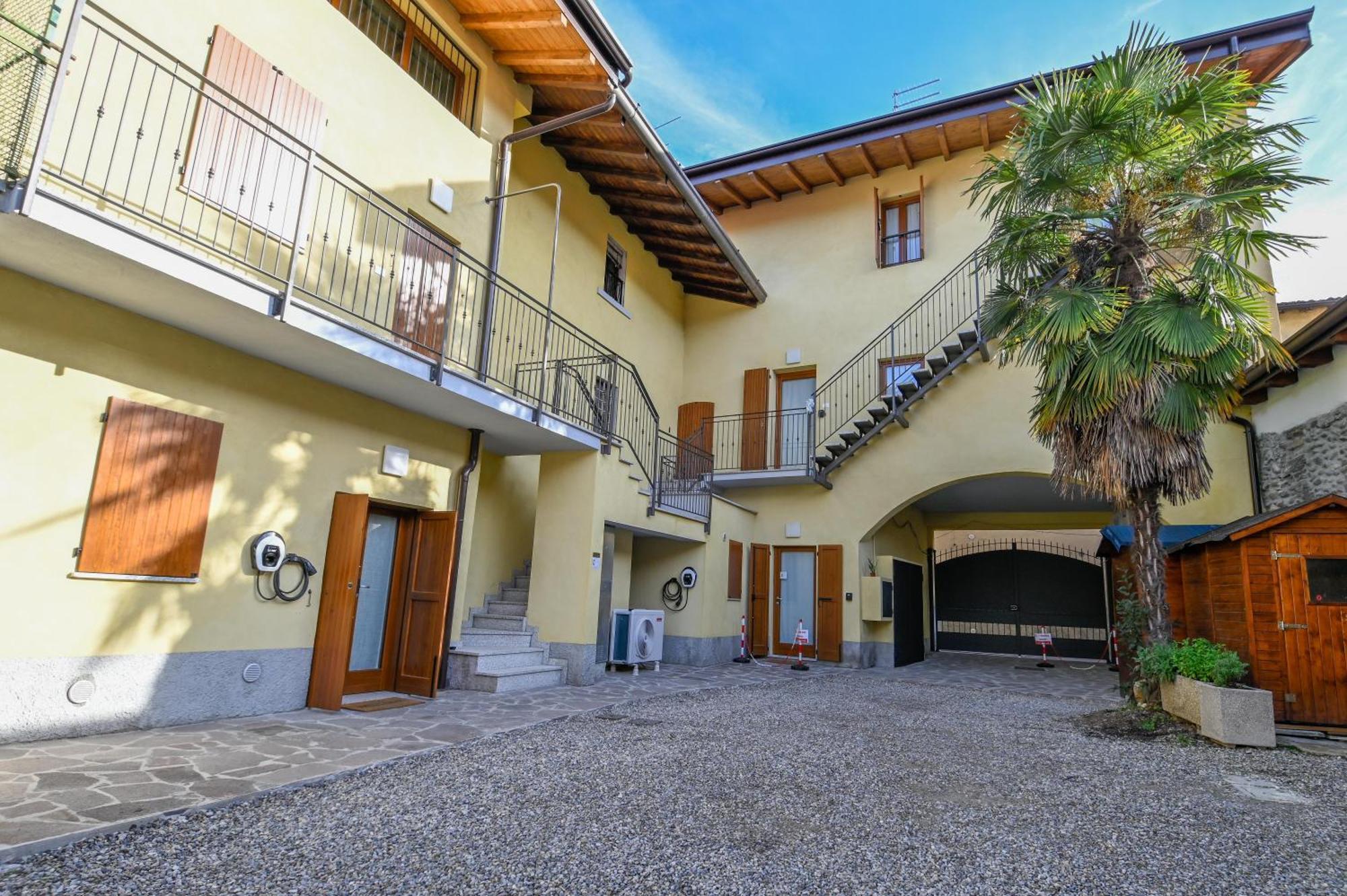 La Corte Di Scanzo - Luxury And Charm Scanzorosciate Exterior photo
